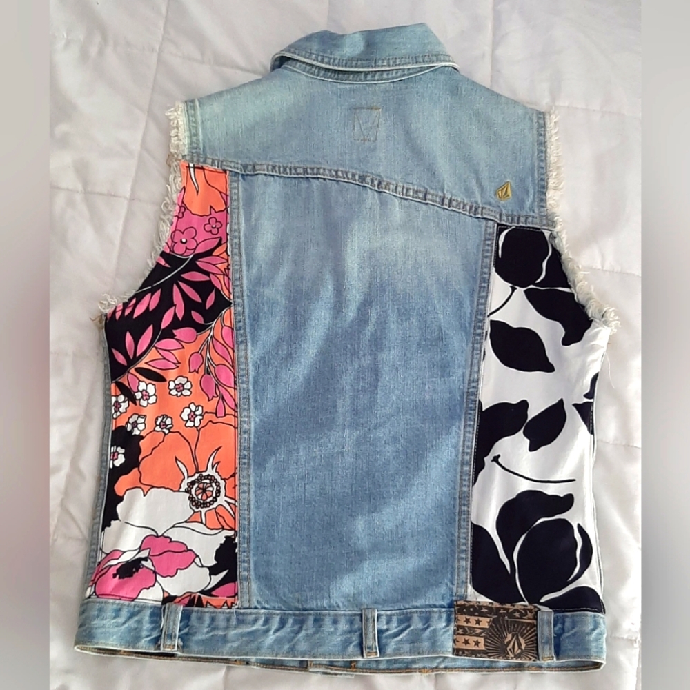 Volcom High Strung Vest - Picture 2 of 11